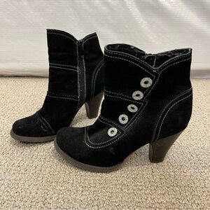 Very Volatile Women’s Leather Ankle Boots Black Size 7.5 Side Zip Heeled ,